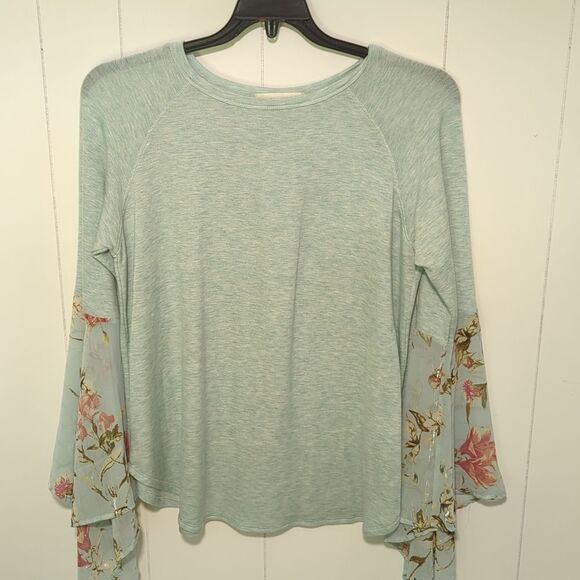 Tops - Hippie Love Women's Floral Long Sleeve Top Size M